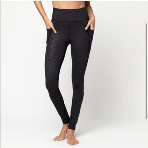 Vie Active Black Leopard Leggings